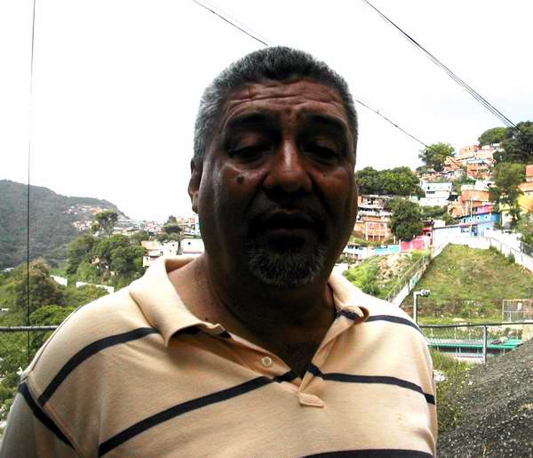 Rubén Torrealba, vecino de los cerros de Caracas habla sobre la Misión Barrio Adentro Rubén Torrealba, vecino de los cerros de Caracas habla sobre la Misión Barrio Adentro