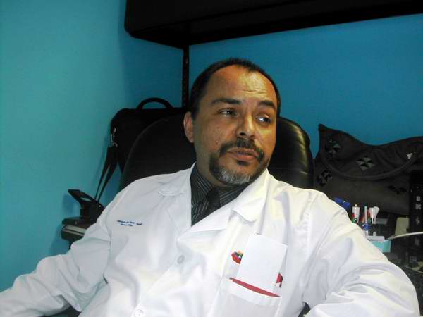 Dr. Víctor Felipe, médico de la Misión Barrio Adentro Dr. Víctor Felipe, médico de la Misión Barrio Adentro
