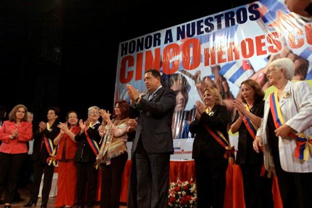The Endless hug and debt on Chávez and the Five Heroes