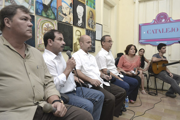 El espacio de debate Catalejo, que tiene lugar en la UPEC, recibió a Gerardo, Antonio, Fernando y Ramón; quienes accedieron a intercambiar con un grupo de periodistas, hoy Día de la Prensa Cubana. Foto: Abel Rojas Barallobre