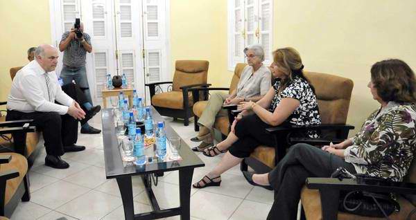 Belgian Parliamentarian Speaks with Relatives of the Cuban Five