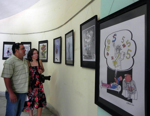 Para Los Cinco con cintas amarillas y con humor. Foto Tony Hern�ndez