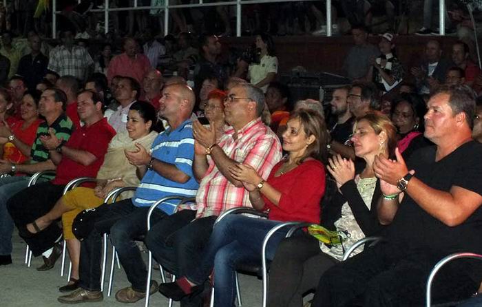 Emotivo recibimiento en Holgu�n a h�roes antiterroristas cubanos. Foto:Lisandra Cardoso