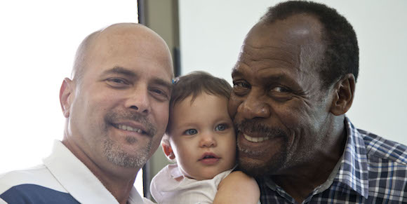 Danny Glover se encuentra por primera vez con Gema. Foto: Ismael Francisco/ Cubadebate