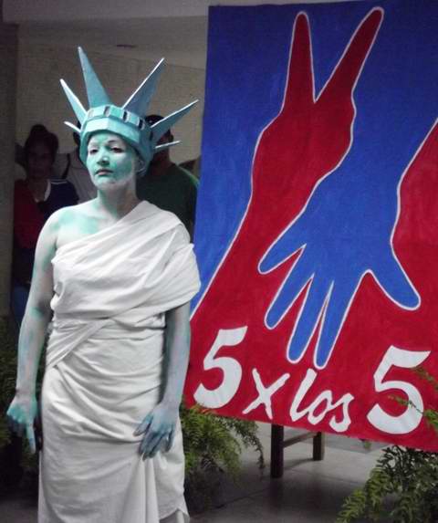 La jornada por el cumpleaños de Gerardo, incluyó la inauguración de una exposición de artes plásticas, con 22 obras de colaboradores cubanos, y amigos de Venezuela La jornada por el cumpleaños de Gerardo, incluyó la inauguración de una exposición de artes plásticas, con 22 obras de colaboradores cubanos, y amigos de Venezuela