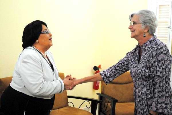 Ghanaian Parliament Speaker Meets with Cuban Five Relatives Ghanaian Parliament Speaker Meets with Cuban Five Relatives