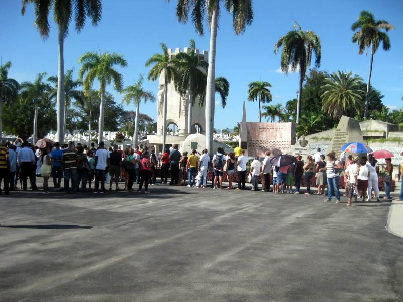 Rinden tributo a Mart� y a Fidel en Santiago de Cuba. Foto: Sergio Mart�nez