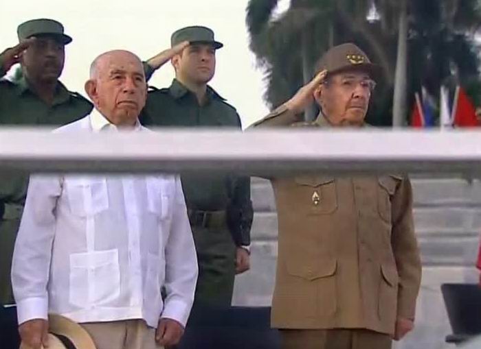 Cuba Revista Miliar y marcha del pueblo combatiente Cuba Revista Miliar y marcha del pueblo combatiente