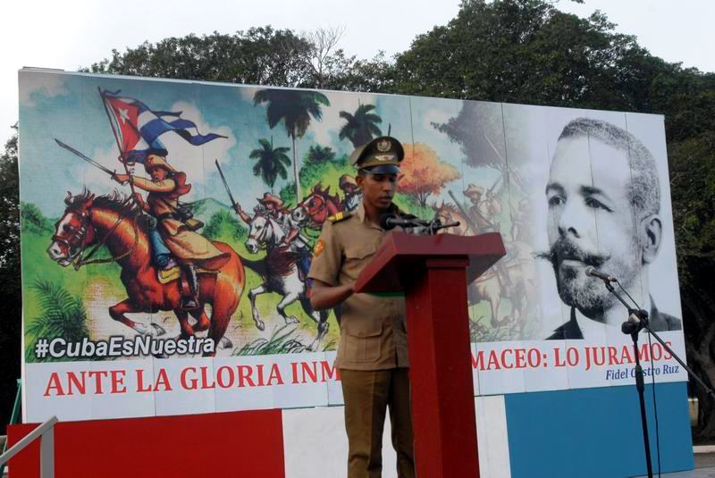 Rinden los cubanos homenaje a Antonio Maceo