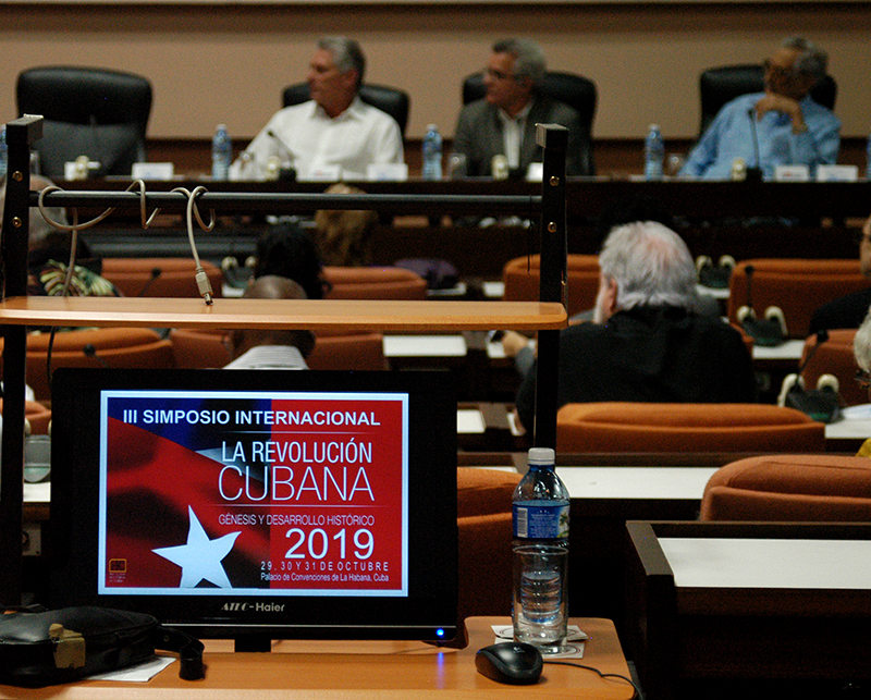 Preside Díaz-Canel clausura del Simposio sobre la Revolución cubana