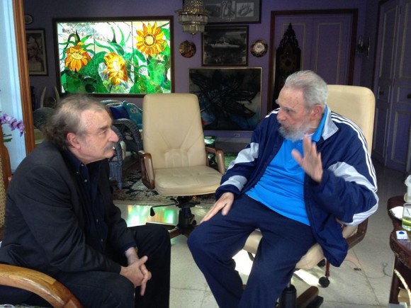 El periodista español Ignacio Ramonet  junto al Comandante en Jefe Fidel Castro el 13 de diciembre de 2013. Foto Estudios Revolucion