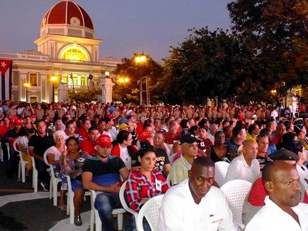 Preside Raúl Castro acto por el 60 aniversario del 5 de Septiembre en Cienfuegos Preside Raúl Castro acto por el 60 aniversario del 5 de Septiembre en Cienfuegos