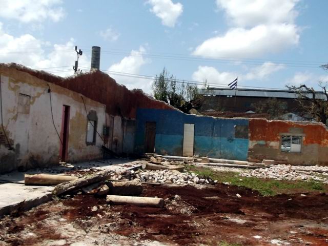 Antiguos barracones del ingenio Brasil, donde resid�an unas 200 familias.