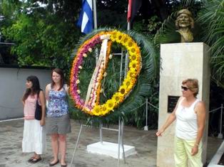 Brigada de solidaridad con Cuba, José Martí rinde homenaje a Ernesto Che Guevara