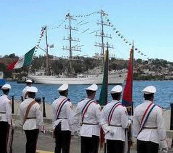 Entrada al puerto de La Habana, Cuba, del buque escuela BE-01 "Cuauhtémoc", de la Armada de los Estados Unidos Mexicanos. Fotto: Tony Hernández/AIN