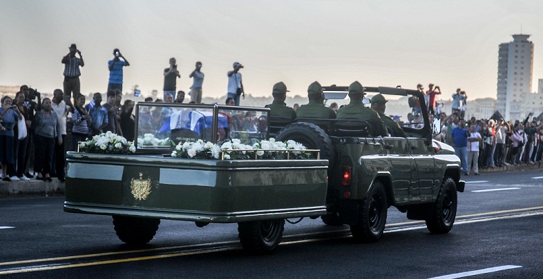 Fidel Castro regresa a Santiago Fidel Castro regresa a Santiago