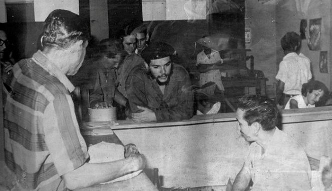 El Che visita las Villas