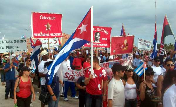Marcha por el Primero de Mayo en Cienfuegos. Foto Mireya Ojeda. Marcha por el Primero de Mayo en Cienfuegos. Foto Mireya Ojeda.