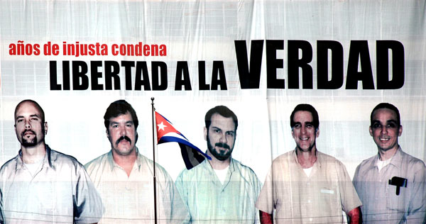 Los Cinco y la dignidad de vivir sin tener precio (+Audio y  video)