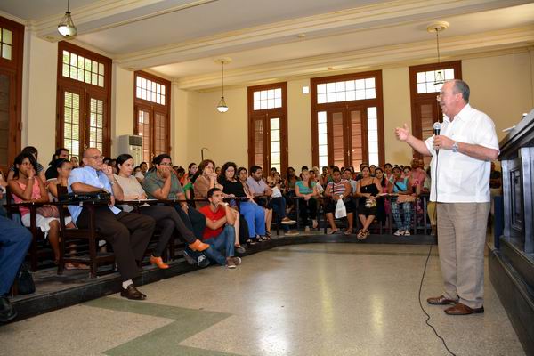 Siempre habr� que distinguir la atenci�n que tienen los ciudadanos y la protecci�n de estos en la sociedad, asegur� a la prensa Dar�o Delgado