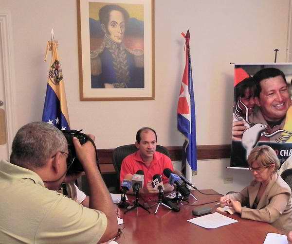 Conferencia de prensa de Edgardo Antonio Ramírez, embajador de la República Bolivariana de Venezuela en Cuba, sobre el significado histórico de la Rebelión Militar del 4 de febrero. Foto AIN Conferencia de prensa de Edgardo Antonio Ramírez, embajador de la República Bolivariana de Venezuela en Cuba, sobre el significado histórico de la Rebelión Militar del 4 de febrero. Foto AIN