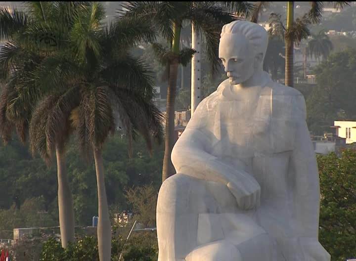 Raúl y Miguel Díaz-Canel encabezan celebración por el 1ro. de Mayo Raúl y Miguel Díaz-Canel encabezan celebración por el 1ro. de Mayo