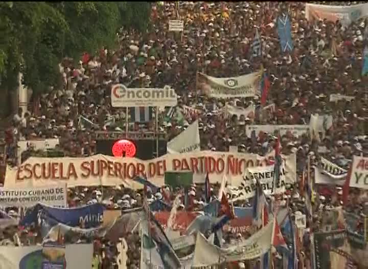 Raúl y Miguel Díaz-Canel encabezan celebración por el 1ro. de Mayo Raúl y Miguel Díaz-Canel encabezan celebración por el 1ro. de Mayo