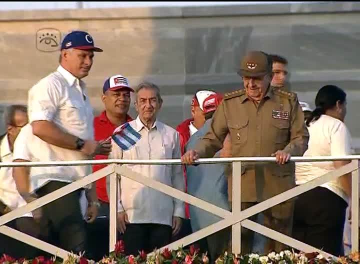 Raúl y Miguel Díaz-Canel encabezan celebración por el 1ro. de Mayo Raúl y Miguel Díaz-Canel encabezan celebración por el 1ro. de Mayo