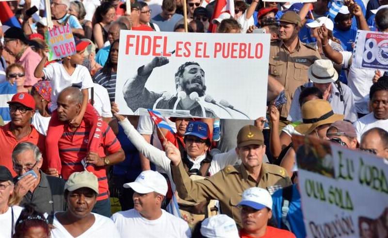 Fidel presente en el desfile. Foto: Juvenal Balán