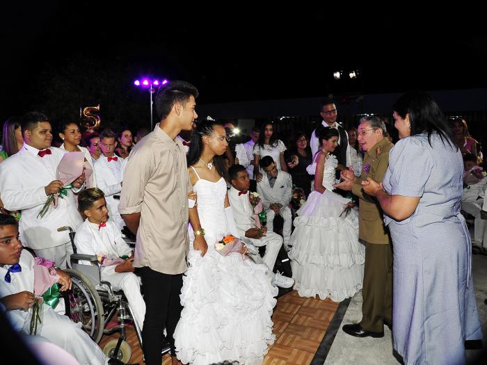 Asiste Raúl a fiesta por la vida en la Escuela Solidaridad con Panamá