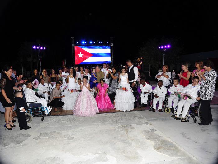 Asiste Raúl a fiesta por la vida en la Escuela Solidaridad con Panamá