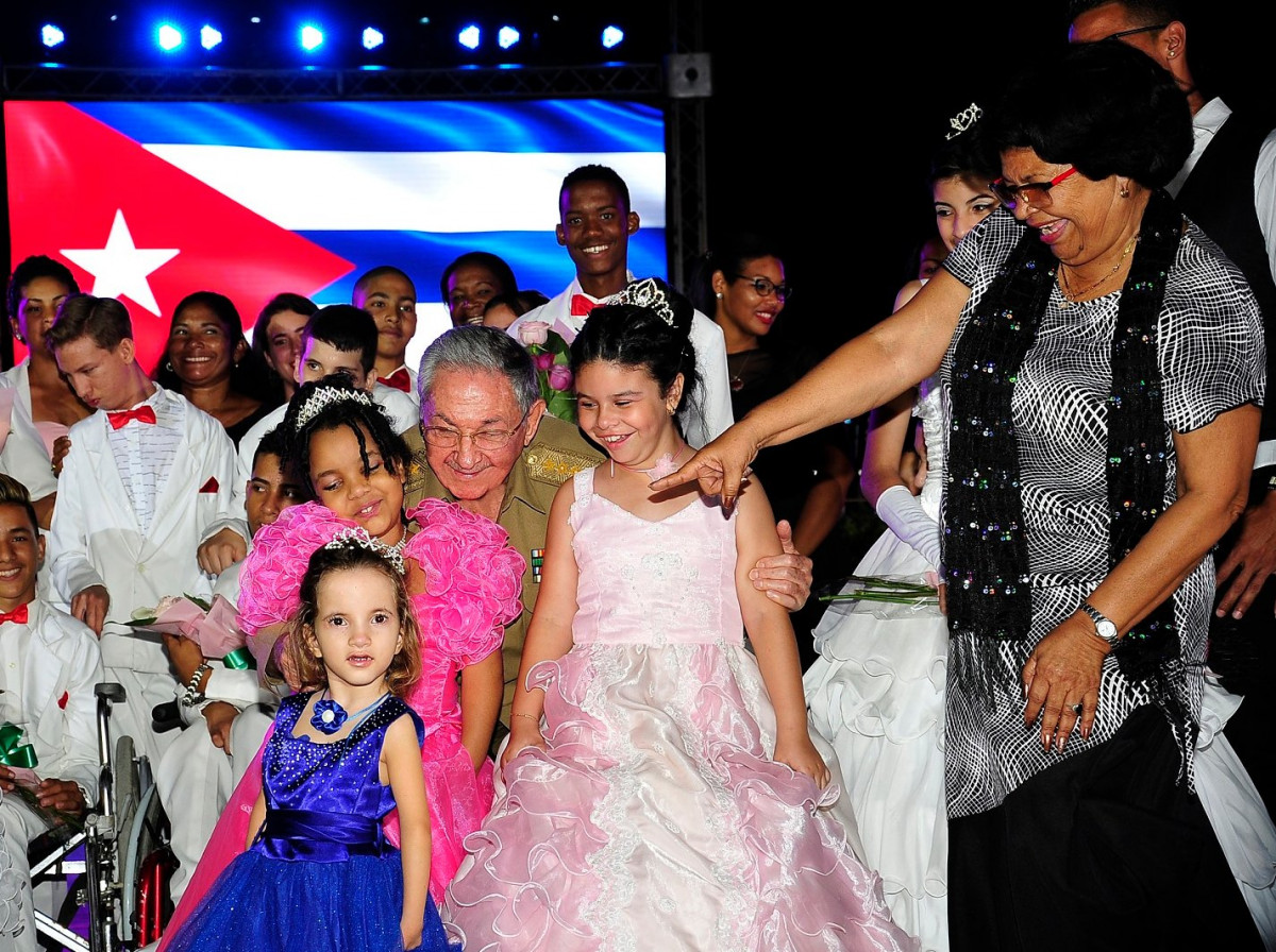 Asiste Raúl a fiesta por la vida en la Escuela Solidaridad con Panamá