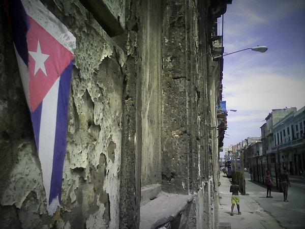 Cuba, solemnidad siempre para tu bandera 