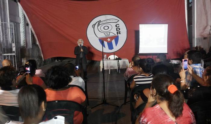 Cuba: Las elecciones a debate en el barrio. Foto: Carlos Serpa Cuba: Las elecciones a debate en el barrio. Foto: Carlos Serpa
