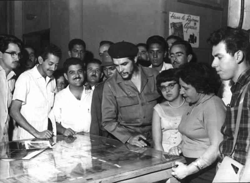 El Che publica el artículo en Verde Olivo