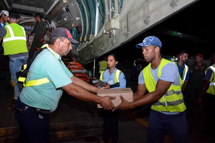 Llegó a Cuba avión con ayuda solidaria procedente de Venezuela. Foto: Abel Padrón
