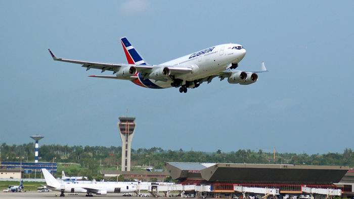 Bloqueo de EE.UU. provoca que aerolínea cubana reduzca vuelos al Caribe