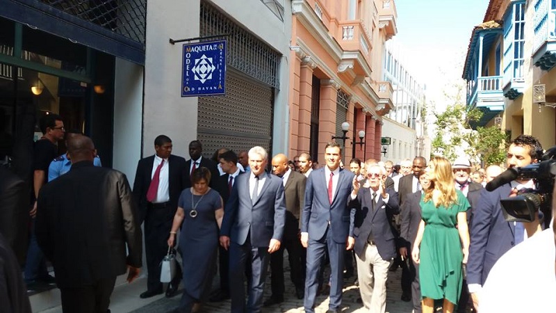 Recorren D�az-Canel y Pedro S�nchez La Habana Vieja