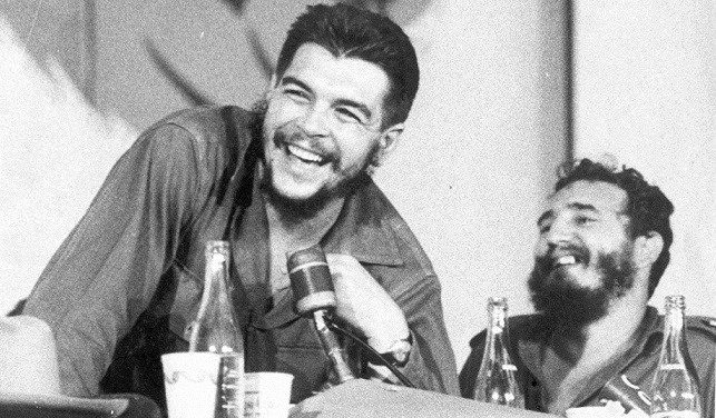 Ernesto Guevara participa en la reunión de Altos de Mompié