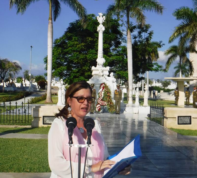 La Presidenta de la Unión de Historiadores en Santiago de Cuba, Aida Morales, pronunció las palabras de homenaje a Carlos Manuel de Céspedes. 