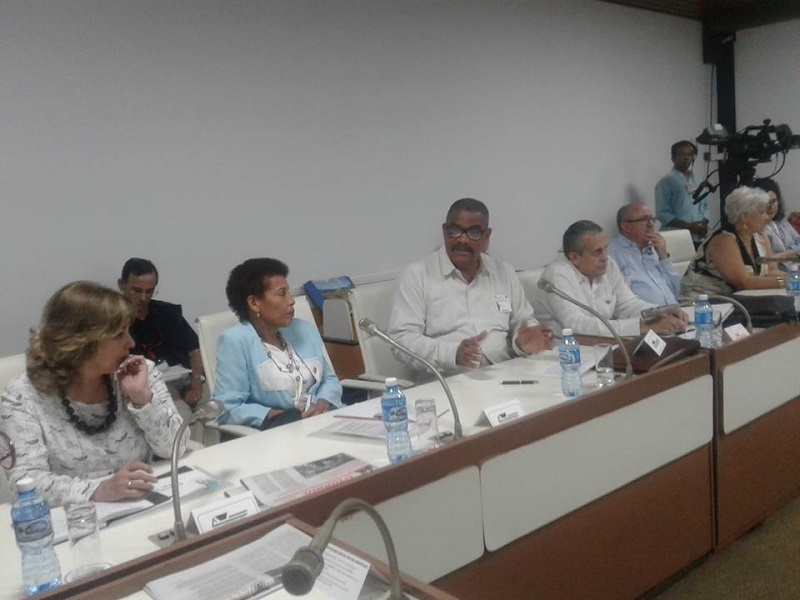 Reciben diputados cubanos información del quehacer judicial 