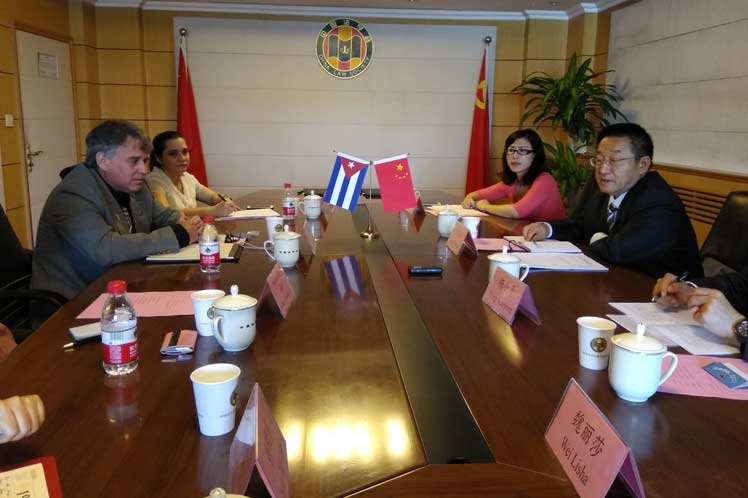 Consolidan Cuba y China cooperación legal