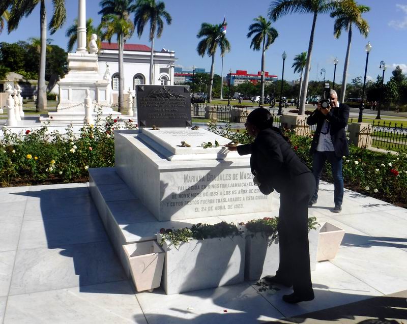 La Primera Ministra de Namibia en el tributo a Mariana Grajales Madre de todos los cubanos.