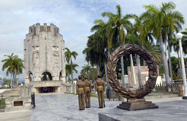 Ceremonia militar rinde homenaje al desembarco del Granma