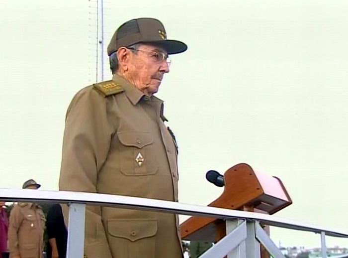 Preside Raúl Castro Revista Militar y marcha del pueblo combatiente 