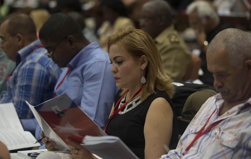 VII Congreso: los delegados debaten Informe Central. Foto: Isamel Francisco Arcea.