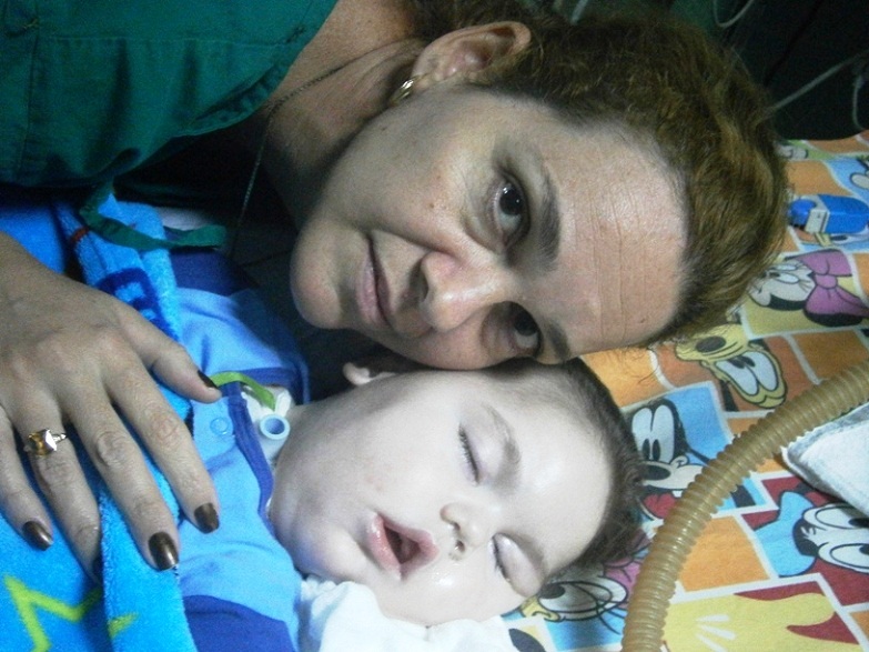 Samanta, Mauricio y Robertico, estampan servicio de hospital cienfueguero