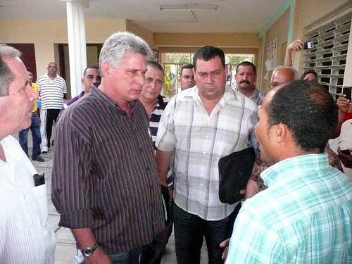 First Vice-President Meets Students and Professionals in Ciego de Avila Province