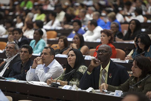 Fidel Castro: Satisfacción de un pueblo que construye leyes revolucionarias 