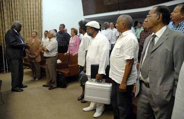 Dialoga Lazo con l�deres religiosos. foto AIN